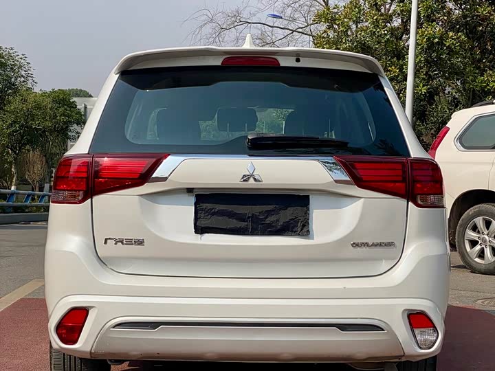 Фото 5 - Mitsubishi Outlander