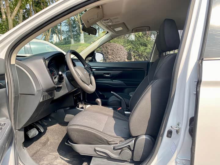 Фото 7 - Mitsubishi Outlander