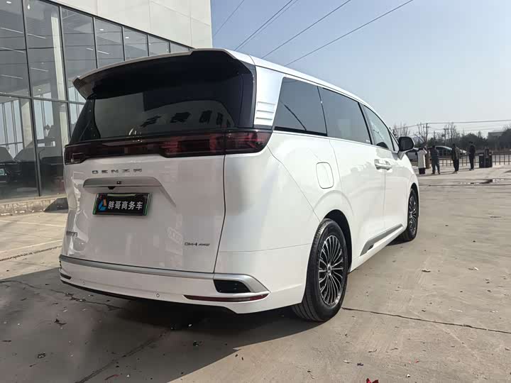 Фото 9 - Denza D9