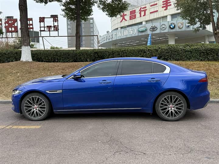 Фото 3 - Jaguar XE L