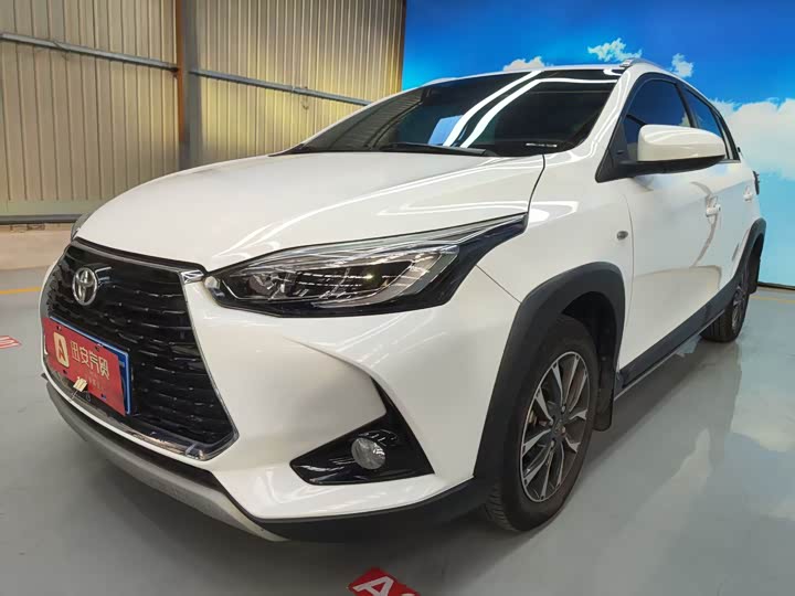 Photo 1 - Toyota Yaris L Hatchback