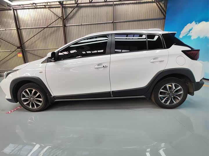 Photo 8 - Toyota Yaris L Hatchback