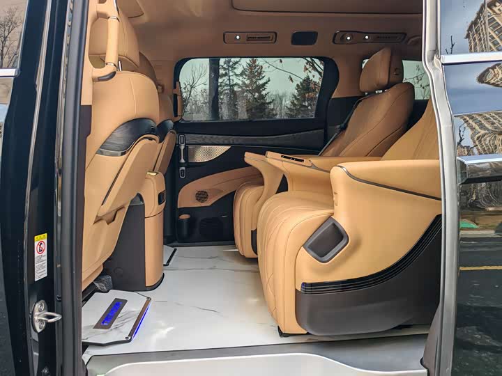 Фото 4 - Denza D9