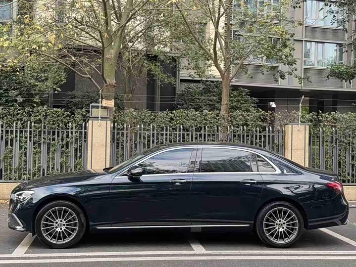 Photo 2 - Mercedes-Benz E-Class