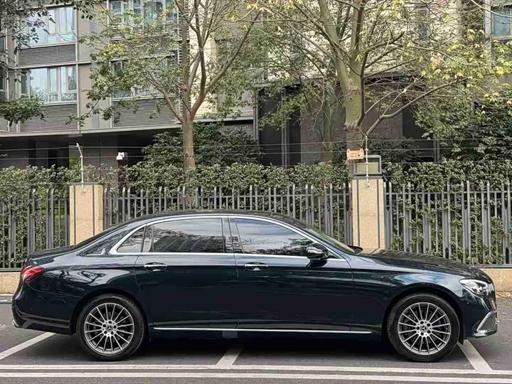 Photo 4 - Mercedes-Benz E-Class