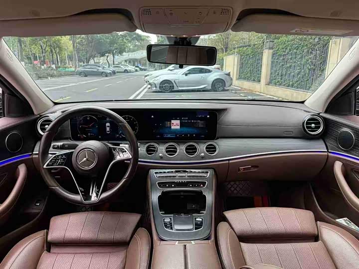 Photo 7 - Mercedes-Benz E-Class