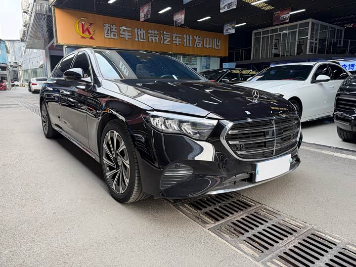 Photo 3 - Mercedes-Benz E-Class