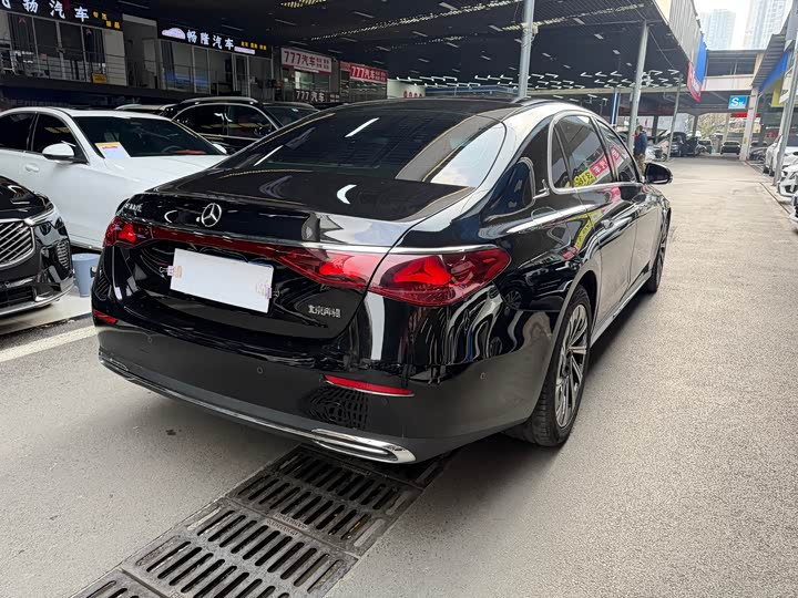 Photo 4 - Mercedes-Benz E-Class