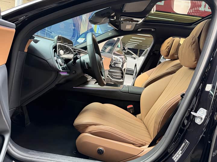 Photo 9 - Mercedes-Benz E-Class