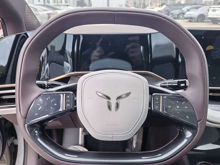 Фото 7 - Hongqi EH7