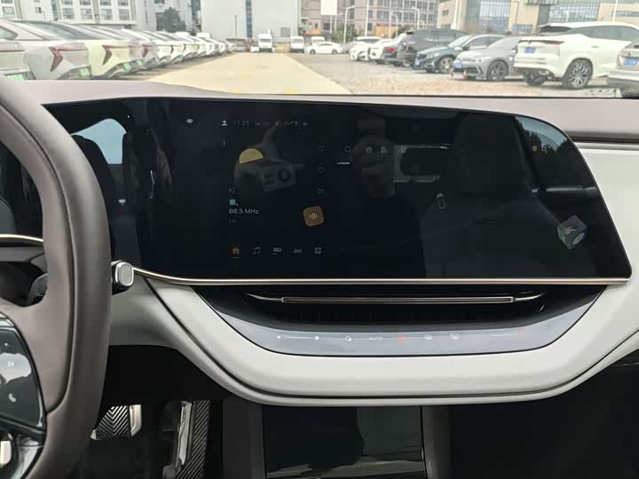 Фото 8 - Hongqi EH7