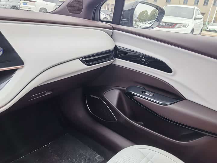 Фото 9 - Hongqi EH7