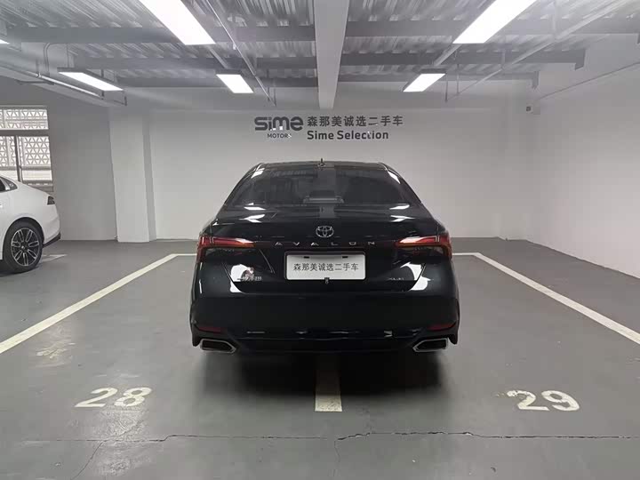 Photo 2 - Toyota Avalon