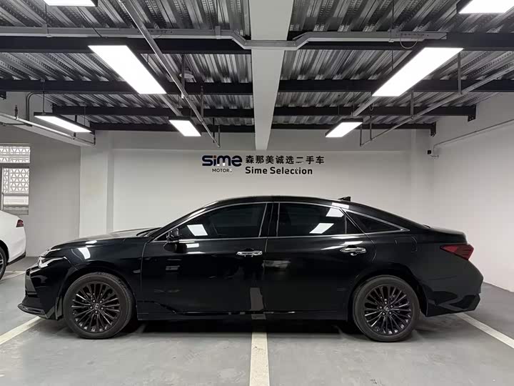 Photo 4 - Toyota Avalon