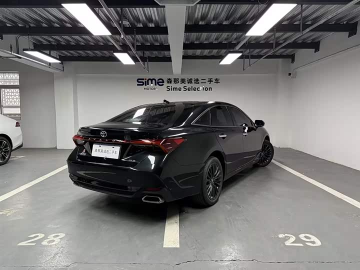 Photo 5 - Toyota Avalon