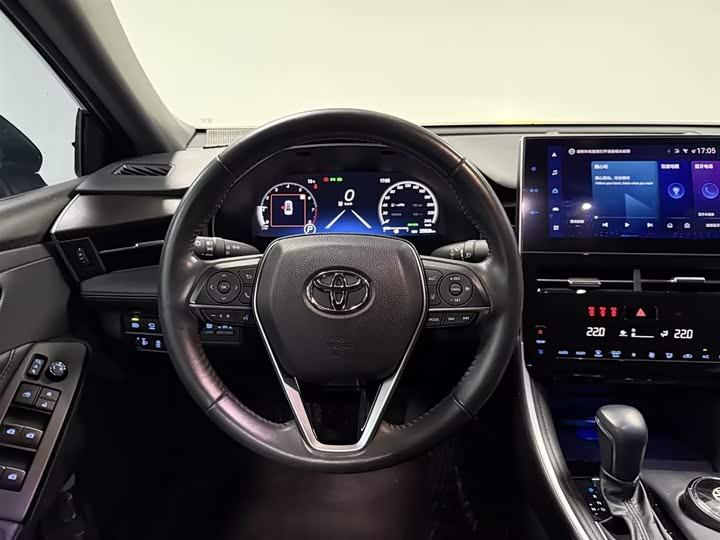 Photo 7 - Toyota Avalon