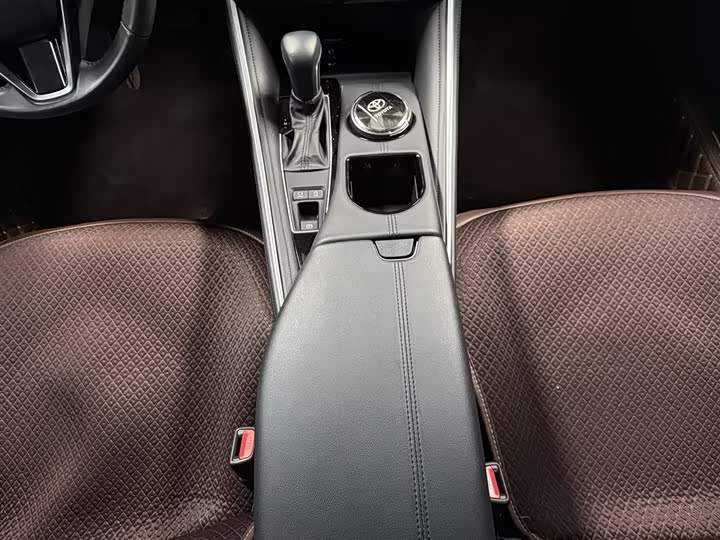 Photo 8 - Toyota Avalon