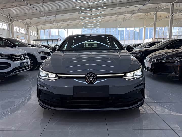 Фото 2 - Volkswagen Golf