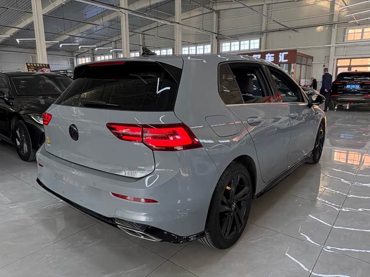 Фото 4 - Volkswagen Golf