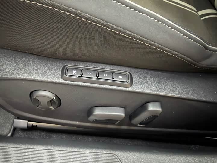 Фото 9 - Volkswagen Golf