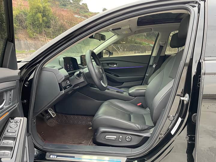 Фото 4 - Honda Accord