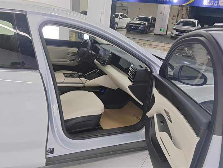 Фото 8 - BYD Qin L