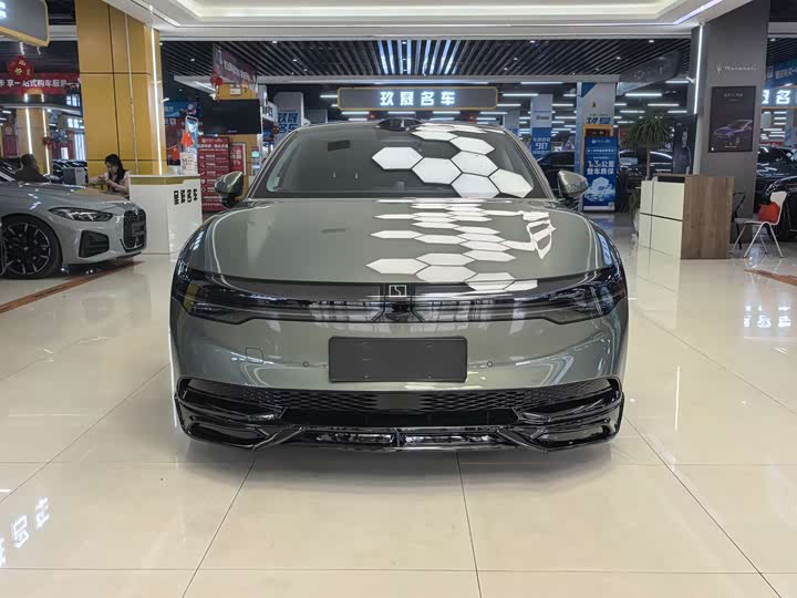 Фото 2 - Zeekr 007