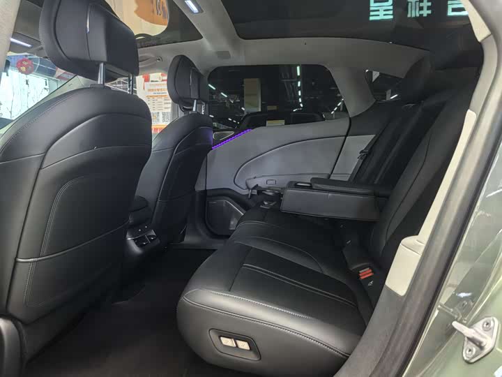 Фото 6 - Zeekr 007