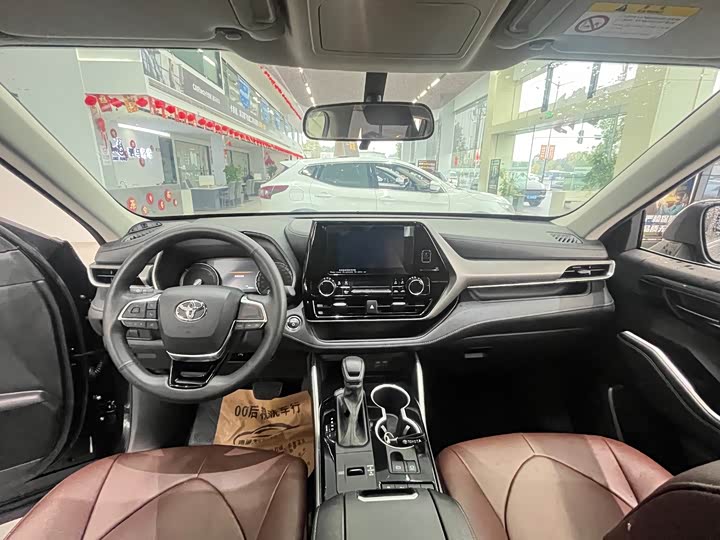 Фото 8 - Toyota Highlander