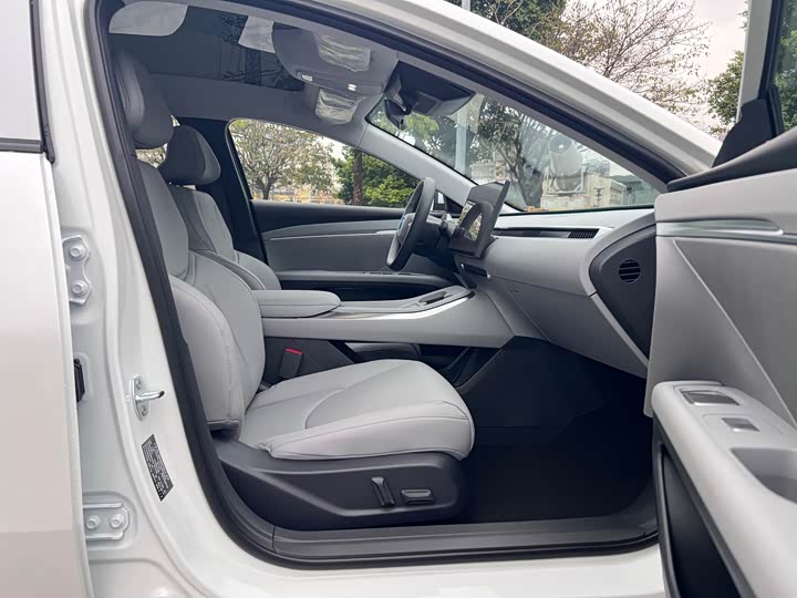 Фото 6 - XPeng Mona M03