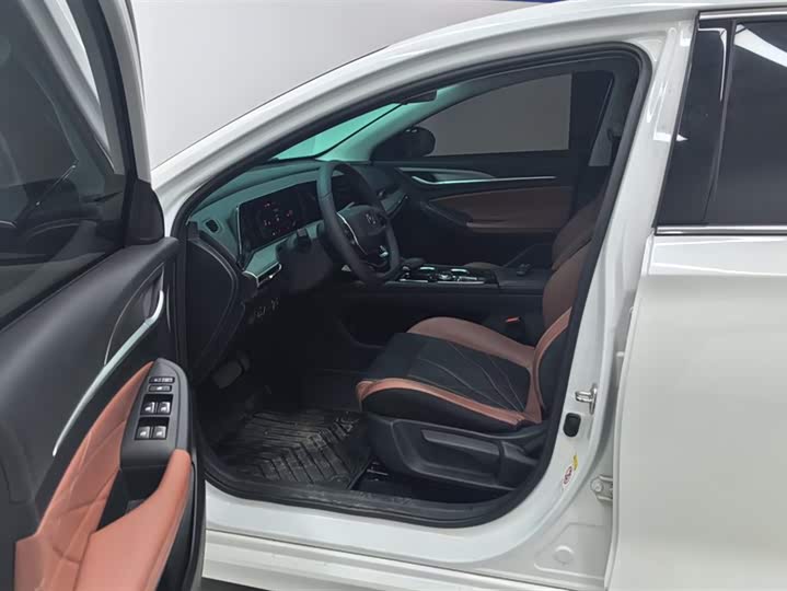 Фото 9 - Changan Eado Plus