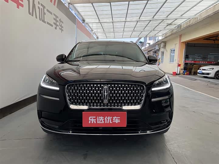 Фото 2 - Lincoln Corsair