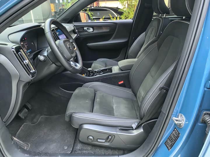 Фото 4 - Volvo C40