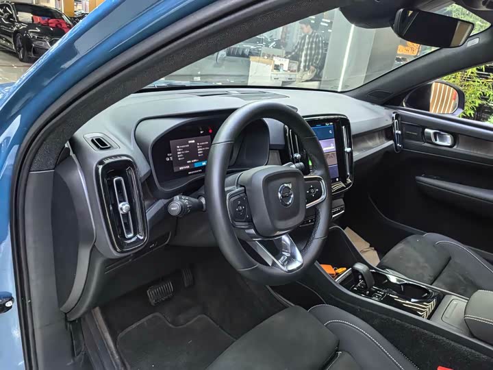 Фото 5 - Volvo C40