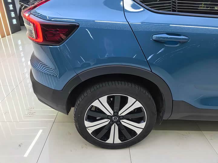 Фото 8 - Volvo C40