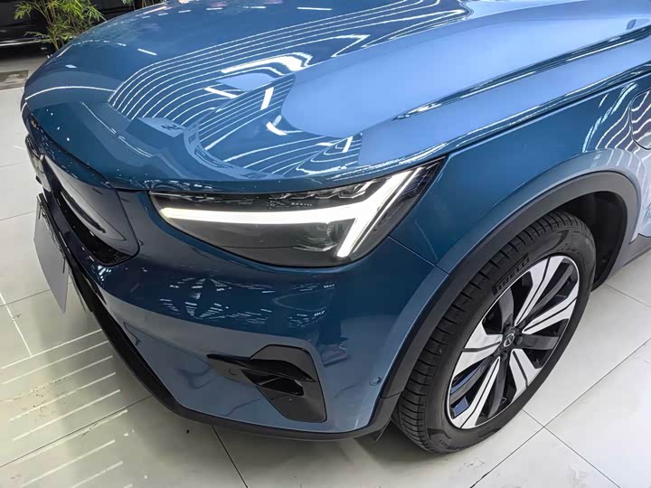 Фото 9 - Volvo C40