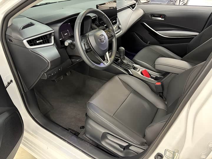 Фото 7 - Toyota Corolla