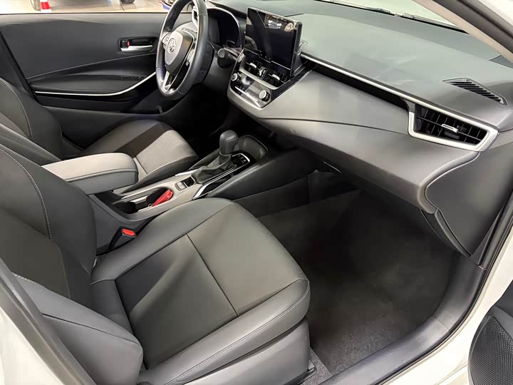 Фото 9 - Toyota Corolla