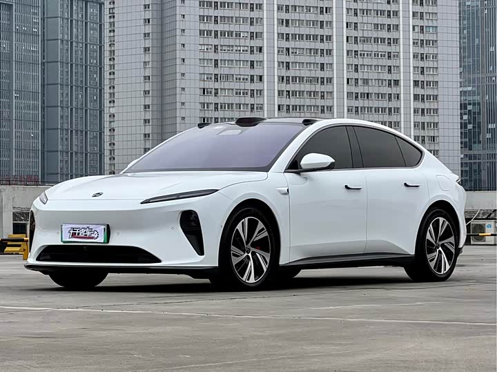 Фото 1 - Nio ET5