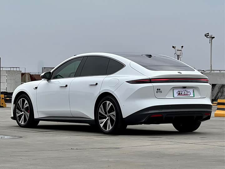 Фото 3 - Nio ET5