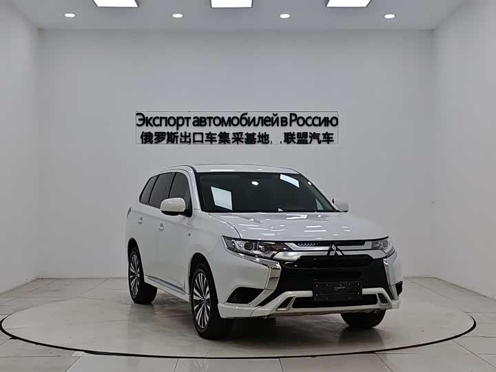 Фото 3 - Mitsubishi Outlander