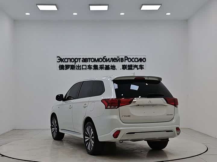 Фото 4 - Mitsubishi Outlander