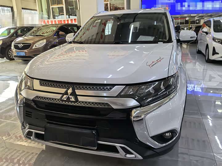 Фото 2 - Mitsubishi Outlander