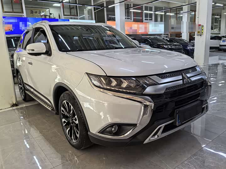 Фото 3 - Mitsubishi Outlander