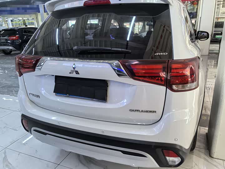 Фото 5 - Mitsubishi Outlander