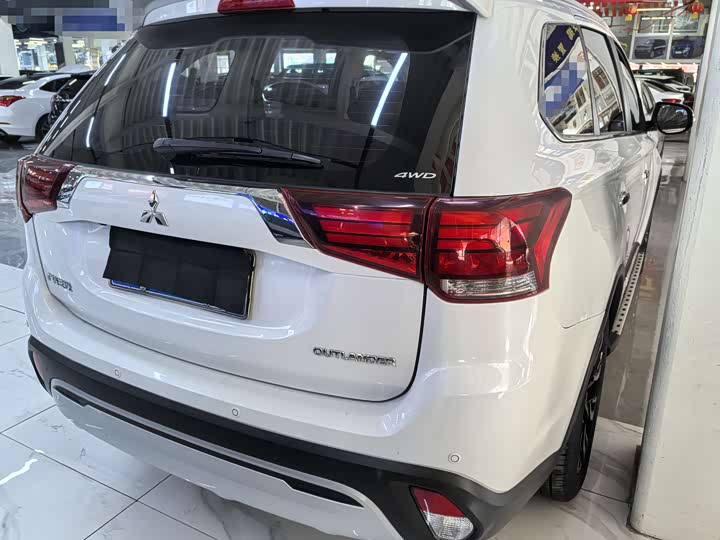 Фото 6 - Mitsubishi Outlander