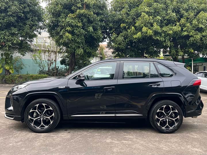 Фото 3 - Toyota Wildlander Hybrid