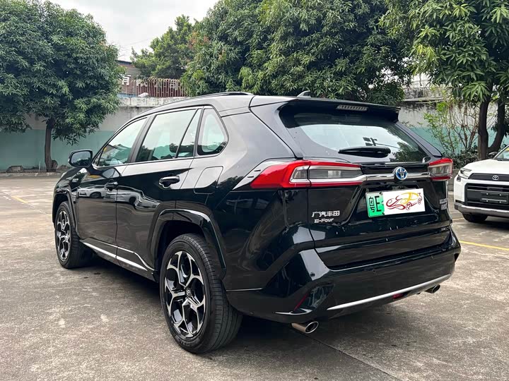 Фото 9 - Toyota Wildlander Hybrid