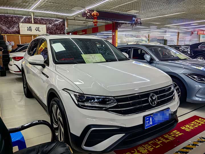 Фото 2 - Volkswagen Tiguan L Pro