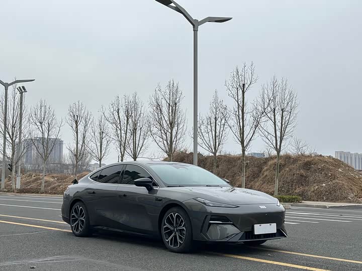 Фото 8 - Geely Galaxy E8